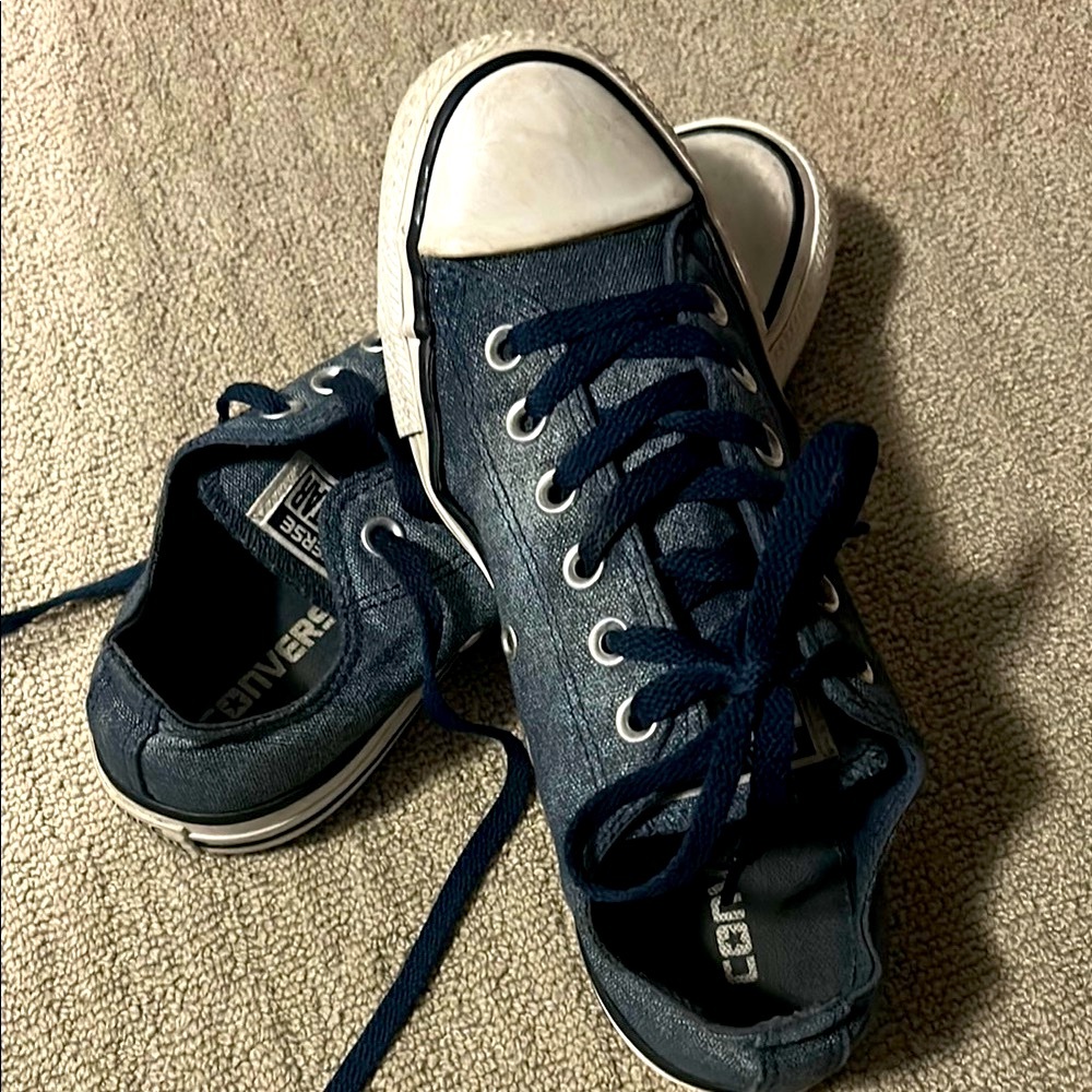 Converse Women’s Navy Blue Sneakers
